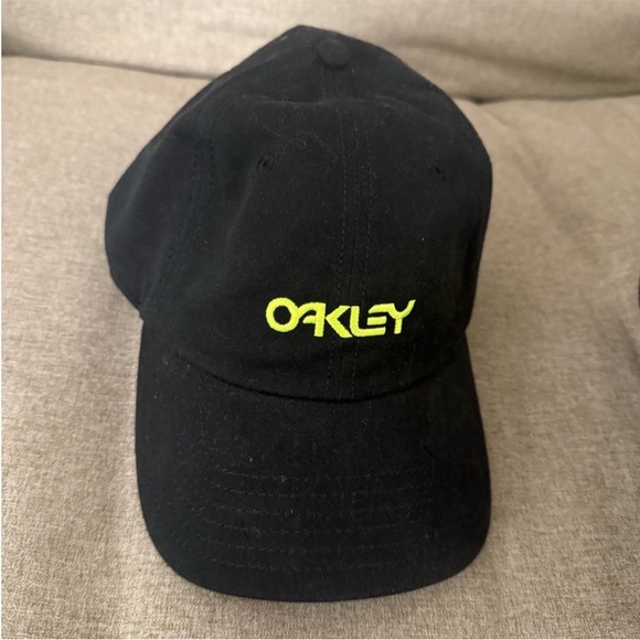 Oakley Kids Black and Neon Yellow Hat - Picture 1 of 1